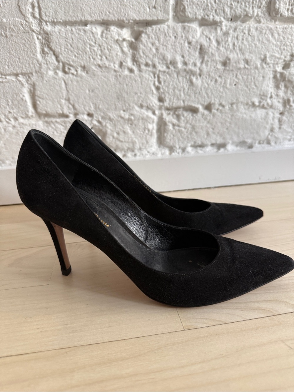 Gianvito Rossi Black Suède Pointed-Toe Heels - Size 39 1/2